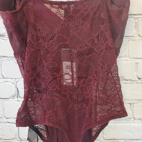 GUESS Lory Mix Bodysuit Sz. XS Cherry Wood* Final Sale!* - Picture 9 of 10